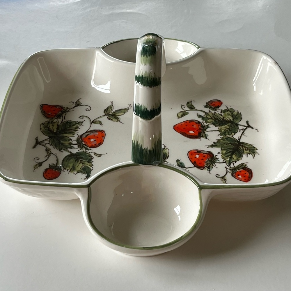 VTG Les Fraises (Strawberry) basket weave handled platter by Shafford, Japan,